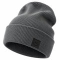 Bonnet en tricot gris avec motif sourire